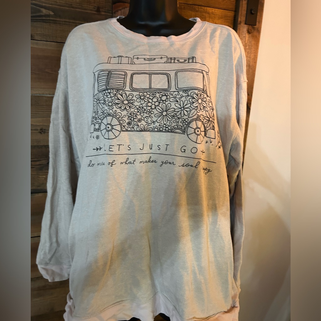 Graphic Sweatshirt With Floral Van Design Natural Reflections Brand Graphic Sweatshirt With Floral Van Design Natural Reflections Brand